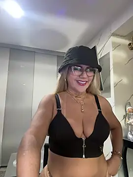 LARIANA RIVERA23 online show from June 28, 7:25 am