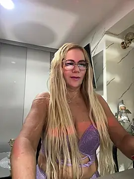 LARIANA RIVERA23 online show from July 22, 4:04 am