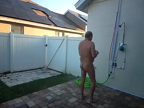 Snapshot of theclubist111 chatting on February 12, 1:06 pm theclubist111 online show from February 12, 1:06 pm