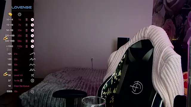  Just a queen 3 online show from March 3, 6:33 pm