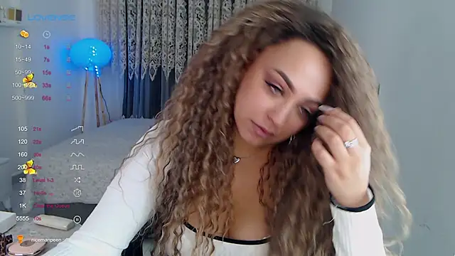  Just a queen 3 online show from November 15, 11:07 am