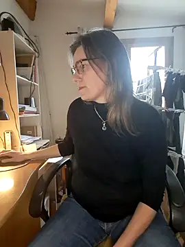 Snapshot of SpiceLea chatting on December 10, 2:39 pm SpiceLea online show from December 10, 2:39 pm