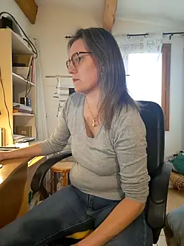 Snapshot of SpiceLea chatting on December 11, 2:54 pm SpiceLea online show from December 11, 2:54 pm