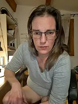 Snapshot of SpiceLea chatting on December 11, 5:59 pm SpiceLea online show from December 11, 5:59 pm