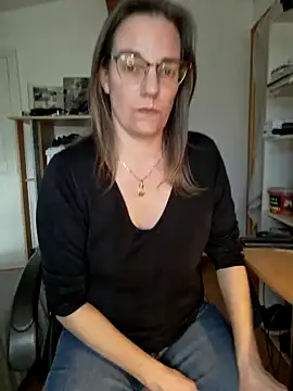 Snapshot of SpiceLea chatting on December 21, 2:37 pm SpiceLea online show from December 21, 2:37 pm