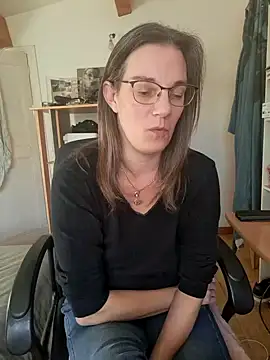 Snapshot of SpiceLea chatting on December 28, 2:42 pm SpiceLea online show from December 28, 2:42 pm