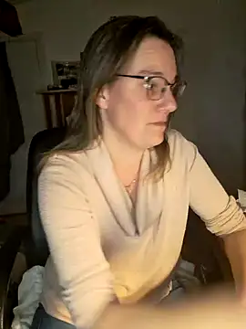 Snapshot of SpiceLea chatting on January 9, 6:04 pm SpiceLea online show from January 9, 6:04 pm