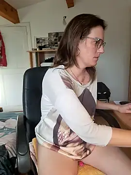 Snapshot of SpiceLea chatting on February 1, 3:50 pm SpiceLea online show from February 1, 3:50 pm