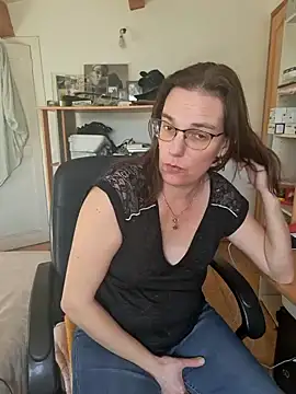 Snapshot of SpiceLea chatting on February 4, 2:53 pm SpiceLea online show from February 4, 2:53 pm