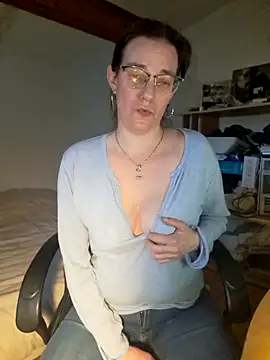 Snapshot of SpiceLea chatting on February 11, 4:46 pm SpiceLea online show from February 11, 4:46 pm