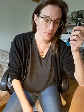 Snapshot of SpiceLea chatting on March 3, 12:37 pm SpiceLea online show from March 3, 12:37 pm