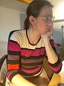 Snapshot of SpiceLea chatting on March 10, 5:07 pm SpiceLea online show from March 10, 5:07 pm