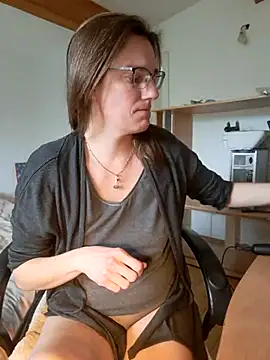 Snapshot of SpiceLea chatting on March 11, 12:39 pm SpiceLea online show from March 11, 12:39 pm