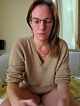 Snapshot of SpiceLea chatting on September 21, 1:57 pm SpiceLea online show from September 21, 1:57 pm