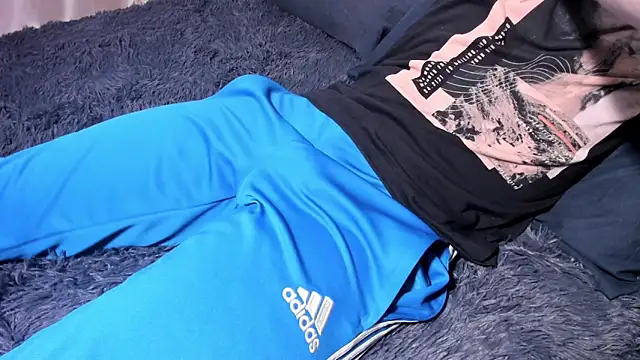 Snapshot of tailer_ chatting on December 3, 4:39 pm tailer online show from December 3, 4:39 pm