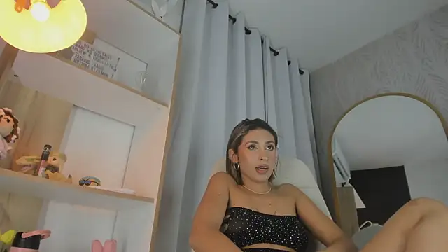 Snapshot of Angelbae- chatting on March 9, 7:01 am Angelbae- online show from March 9, 7:01 am