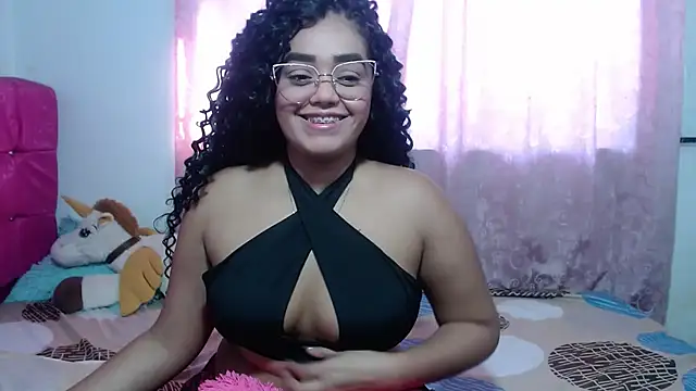 kiara milf  online show from October 14, 8:53 pm