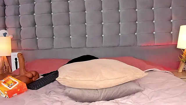 Poacahontasfg online show from February 1, 4:03 am