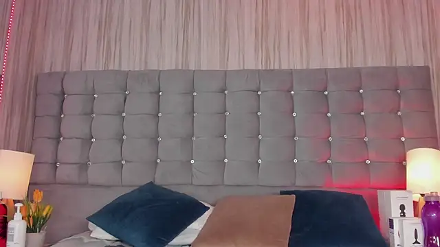 Poacahontasfg online show from October 14, 4:02 am