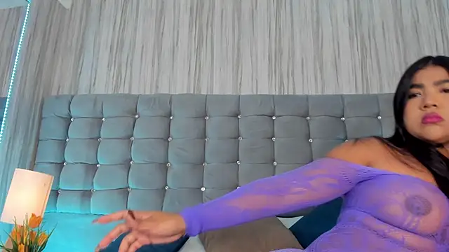 Poacahontasfg online show from October 27, 4:05 am