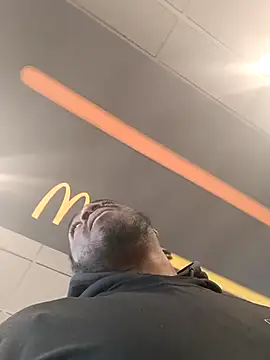 Snapshot of MRHANDSOME3800 chatting on March 17, 9:34 pm MRHANDSOME3800 online show from March 17, 9:34 pm