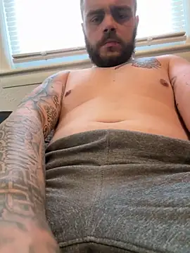 Snapshot of HornyNTatted chatting on December 3, 10:19 pm HornyNTatted online show from December 3, 10:19 pm