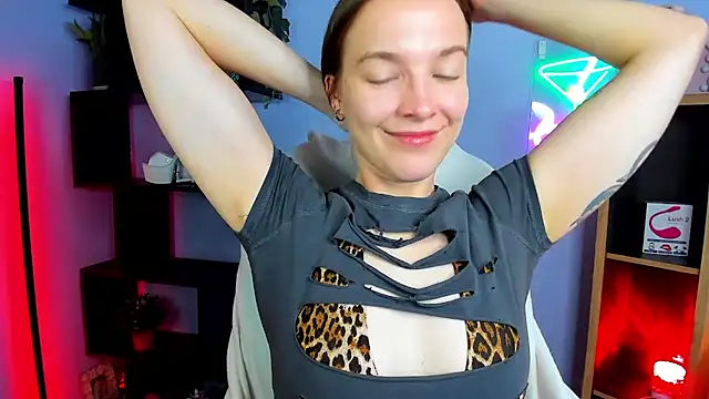 Snapshot of kenzie_x chatting on October 31, 7:42 am kenzie x online show from October 31, 7:42 am