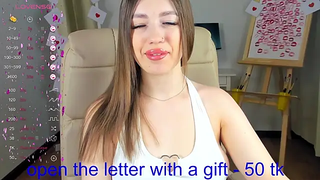 Snapshot of Diana_twerk chatting on February 9, 8:44 am Diana twerk online show from February 9, 8:44 am