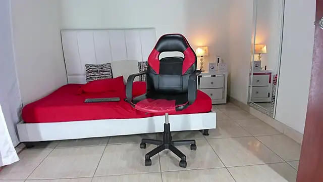 Snapshot of MarilynDavies chatting on December 29, 1:45 am MarilynDavies online show from December 29, 1:45 am