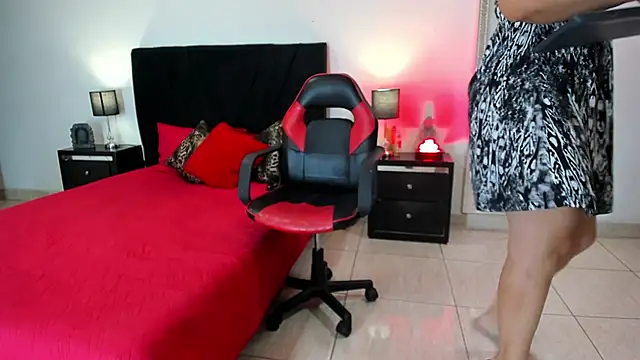 Snapshot of MarilynDavies chatting on January 18, 12:46 am MarilynDavies online show from January 18, 12:46 am