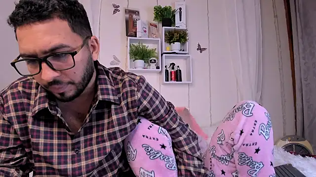 Idara and Edahi01 online show from March 22, 8:04 pm