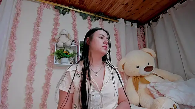 Idara and Edahi01 online show from October 18, 7:36 pm