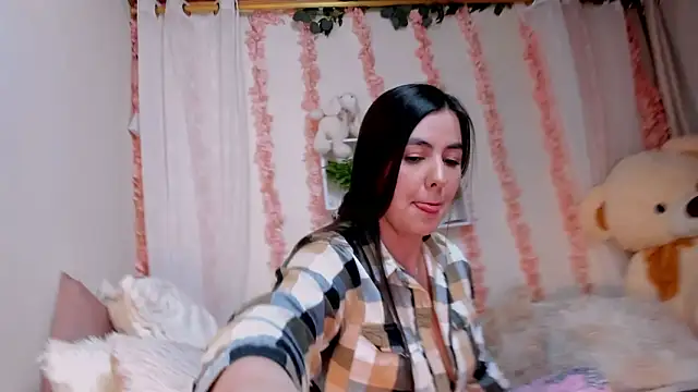 Idara and Edahi01 online show from November 9, 6:23 am