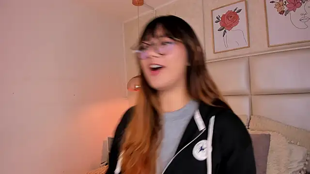 Aily Yozuko online show from December 17, 2:28 am