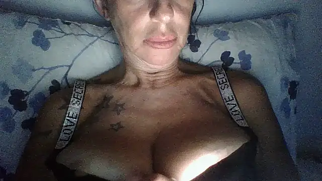 Snapshot of MarikaMilff chatting on August 1, 11:25 pm MarikaMilff online show from August 1, 11:25 pm