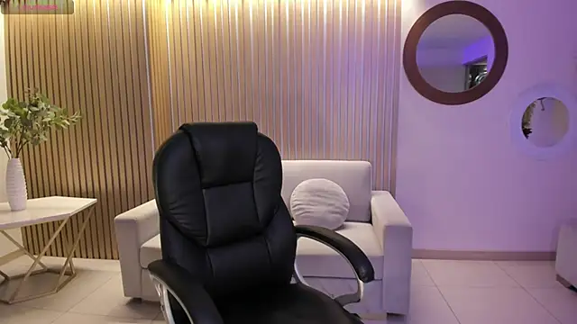 Snapshot of DonnaStonne chatting on January 5, 5:51 pm DonnaStonne online show from January 5, 5:51 pm