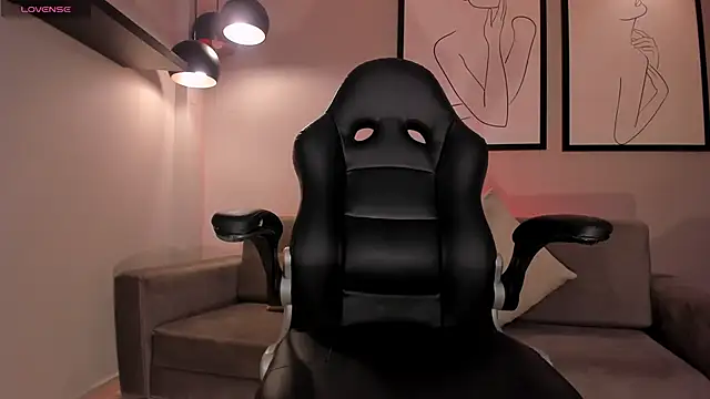 Snapshot of DonnaStonne chatting on February 8, 10:51 pm DonnaStonne online show from February 8, 10:51 pm