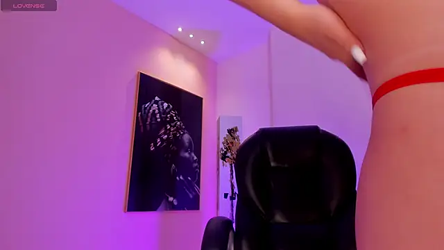 Snapshot of DonnaStonne chatting on February 17, 10:25 pm DonnaStonne online show from February 17, 10:25 pm