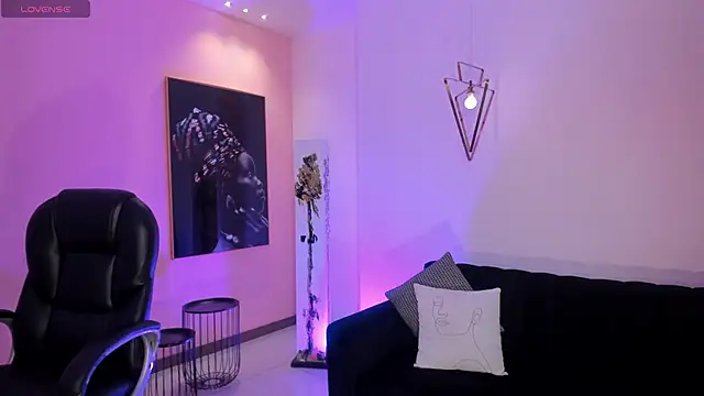 Snapshot of DonnaStonne chatting on March 20, 8:19 pm DonnaStonne online show from March 20, 8:19 pm