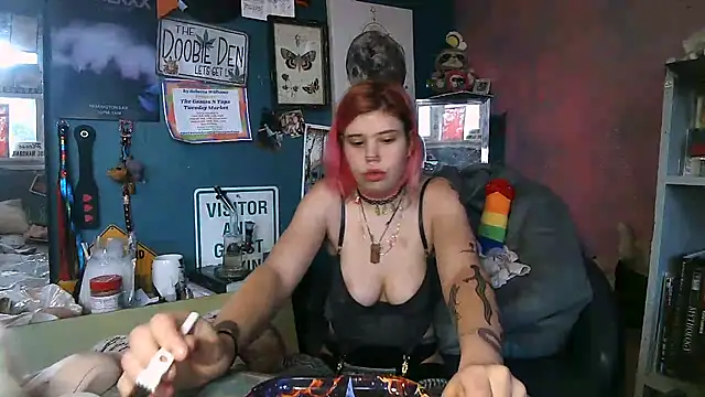 Snapshot of Esteem369 chatting on December 5, 4:55 pm Esteem369 online show from December 5, 4:55 pm