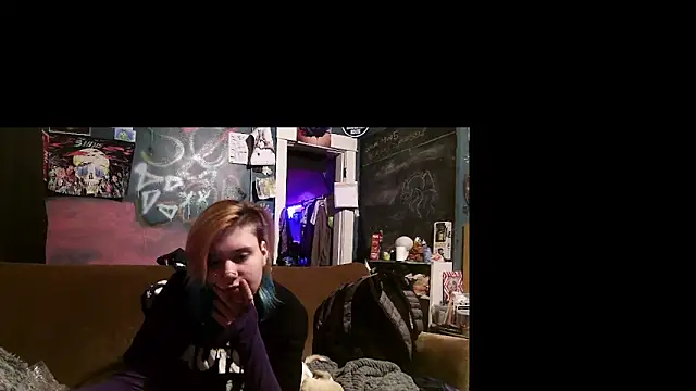 Snapshot of Esteem369 chatting on January 21, 2:33 am Esteem369 online show from January 21, 2:33 am