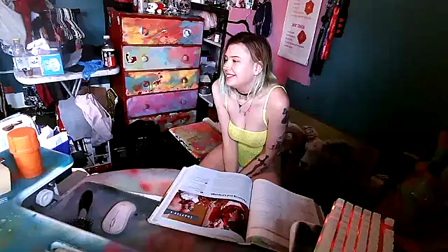 Snapshot of Esteem369 chatting on March 17, 5:27 pm Esteem369 online show from March 17, 5:27 pm