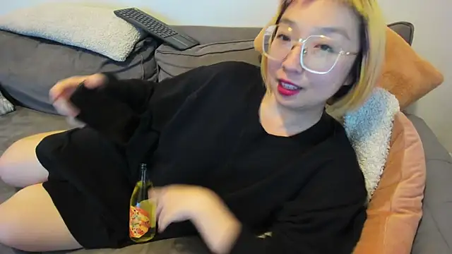 Snapshot of luxgray chatting on January 1, 1:04 am luxgray online show from January 1, 1:04 am