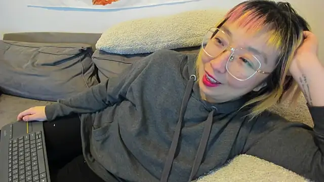 Snapshot of luxgray chatting on January 21, 1:29 am luxgray online show from January 21, 1:29 am