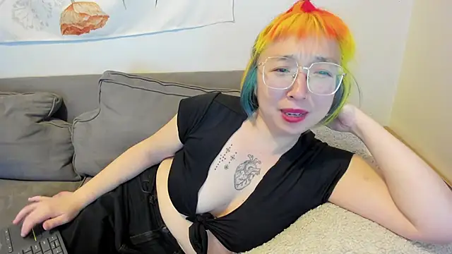 Snapshot of luxgray chatting on March 18, 3:42 am luxgray online show from March 18, 3:42 am