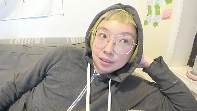 Snapshot of luxgray chatting on March 23, 12:03 am luxgray online show from March 23, 12:03 am