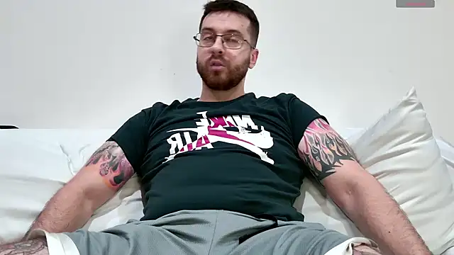 Snapshot of JayXCee_Official chatting on January 17, 12:42 pm JayXCee Official online show from January 17, 12:42 pm