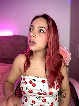 Snapshot of YovngBaby chatting on November 2, 4:26 am YovngBaby online show from November 2, 4:26 am