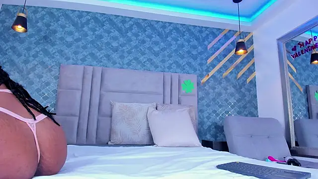 NiiaMoore online show from March 22, 3:41 am