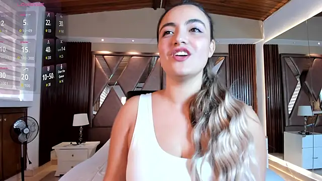 Snapshot of IsabellaaJoness chatting on July 9, 12:20 pm IsabellaaJoness online show from July 9, 12:20 pm